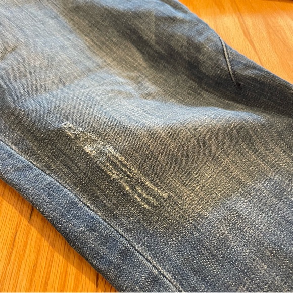 Rock & Republic Cropped Distressed Jeans - Picture 5 of 10